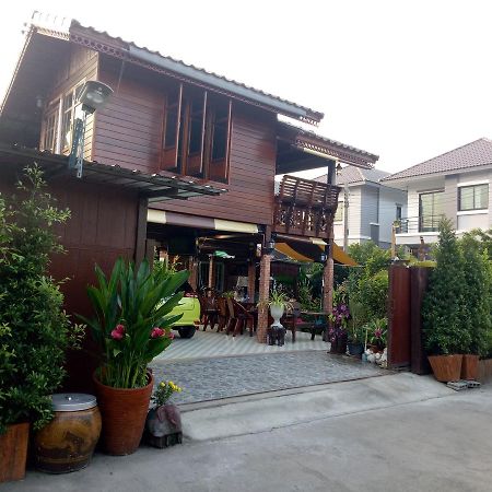 Ruenthip Homestay Bangkok Eksteriør billede