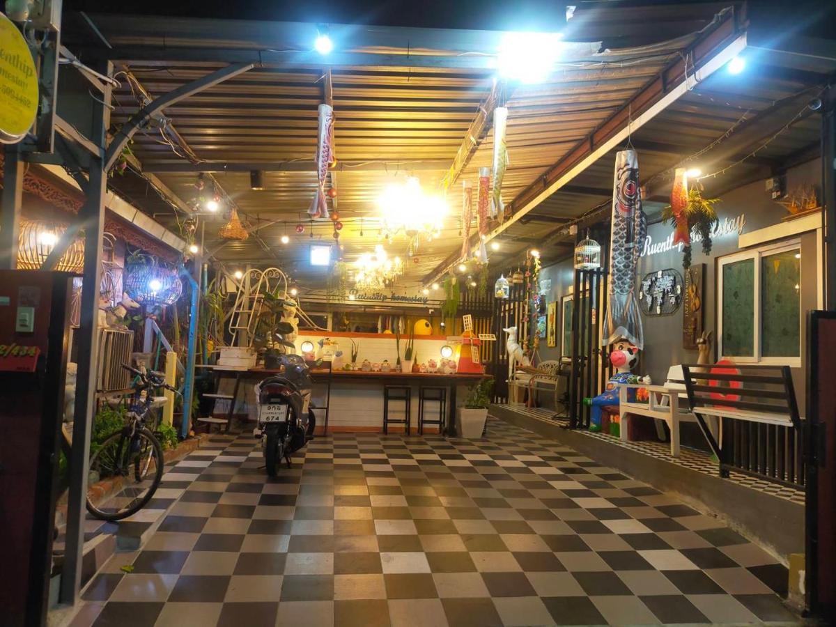 Ruenthip Homestay Bangkok Eksteriør billede